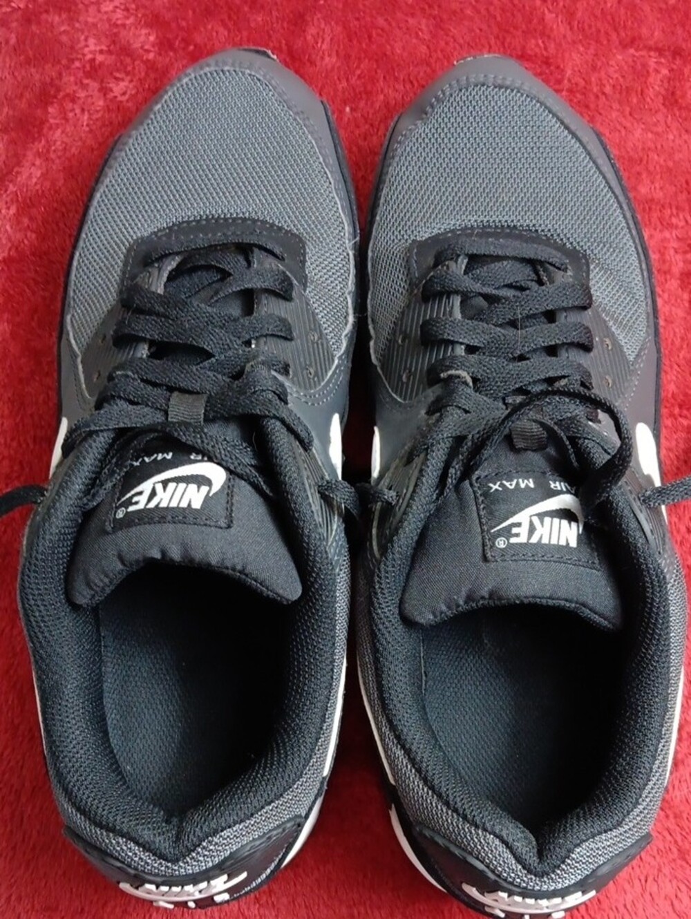 Nike Men’s Black and Gray Athletic Running Shoes - Picture 7 of 8